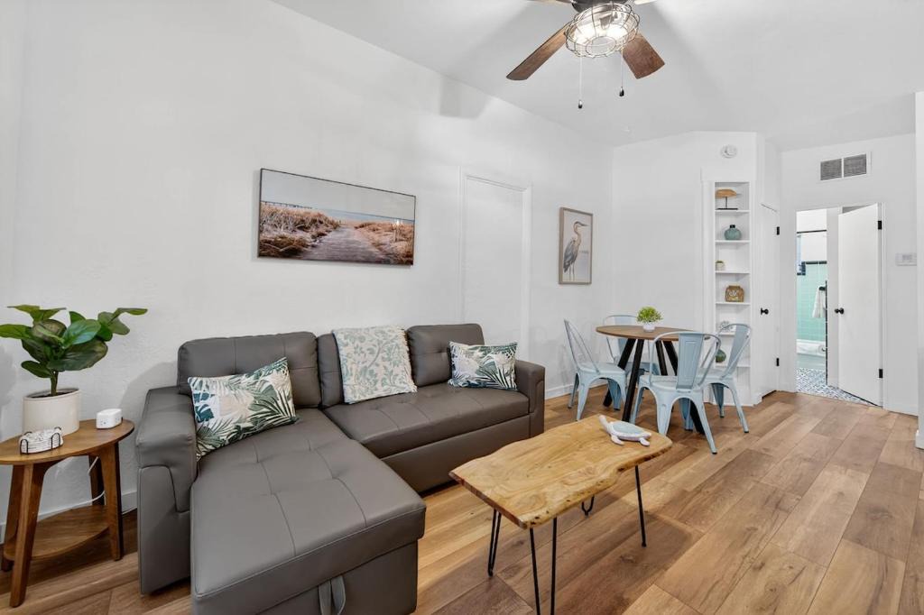 Port Orange Apartment | Vintage Florida Pet-Friendly Retreat