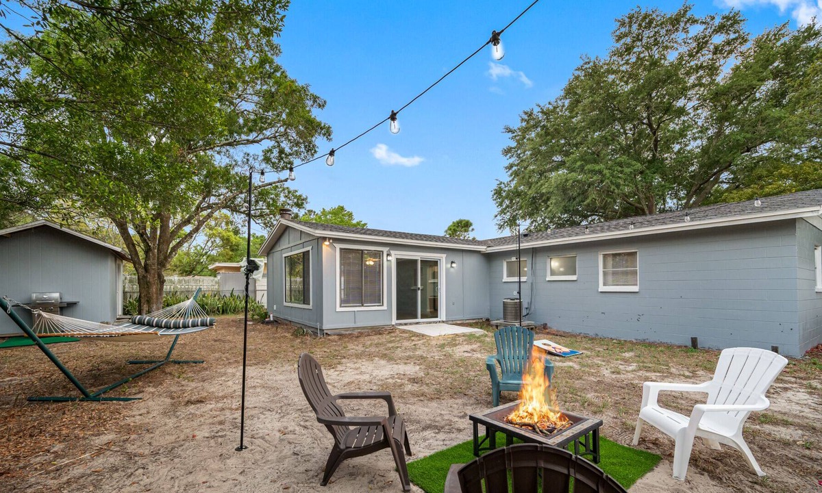 Terrace Park House | Vintage Retreat/Prime Location! Fireplace/Hammock