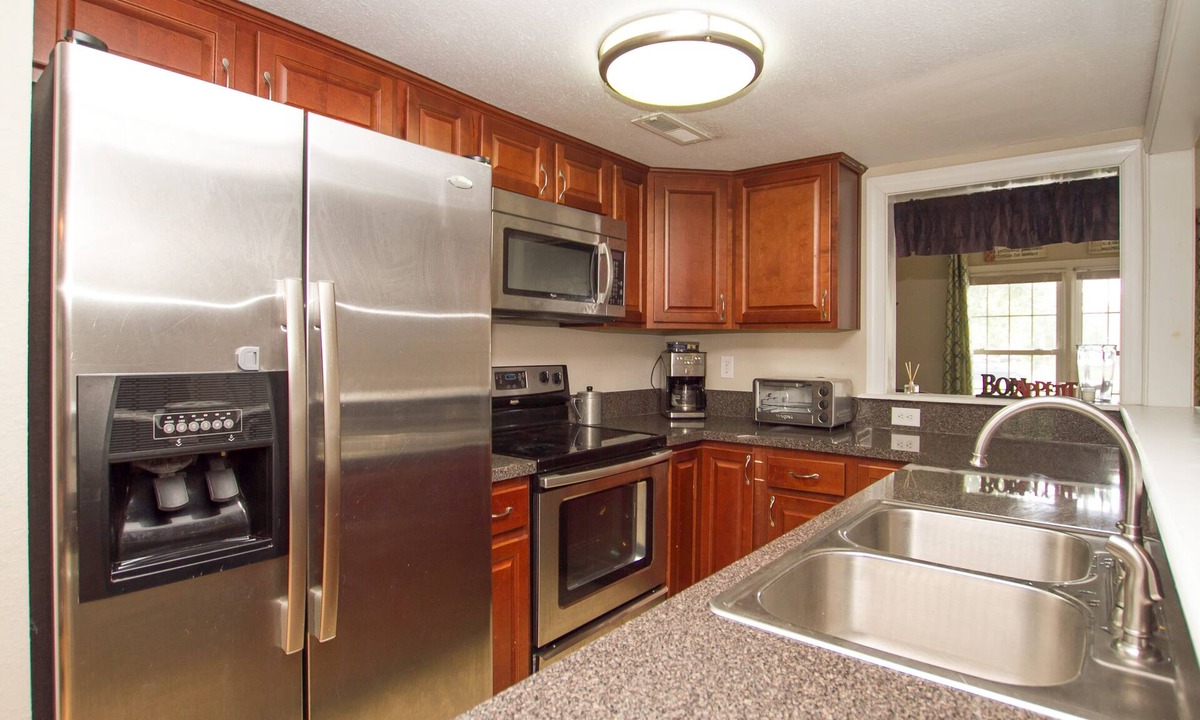 Virginia Beach House | Virginia Beach comfort stay. 9 miles from Oceanfront Free Breakfast & Starbucks