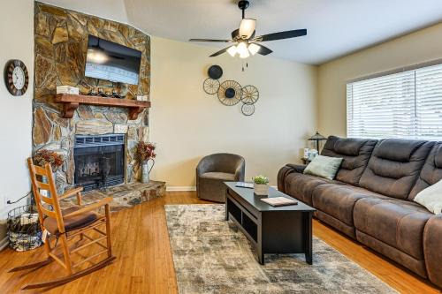 Auburndale House | Walk to Lake Ariana Park! Home w/Screened Porch