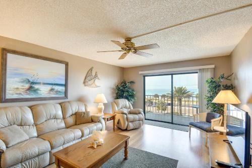 Madeira Beach House | Walk to Madeira Beach: Coastal Condo w/Balcony