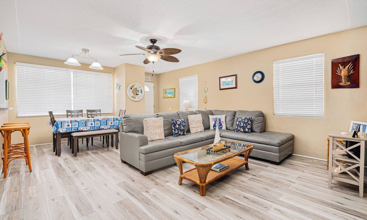 Lenox Park House | Walk to the pier and all attractions! Mermaid Manor
