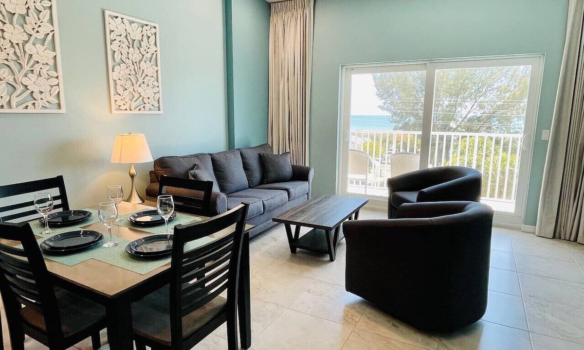 Madeira Beach Condo | Walkable Gulf View Condo Near John`s Pass, Pool