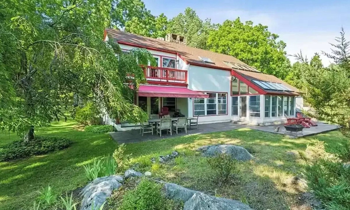 Warwick House | Warwick valley wineries, breweries, Legoland, hiking/skiing - kid friendly