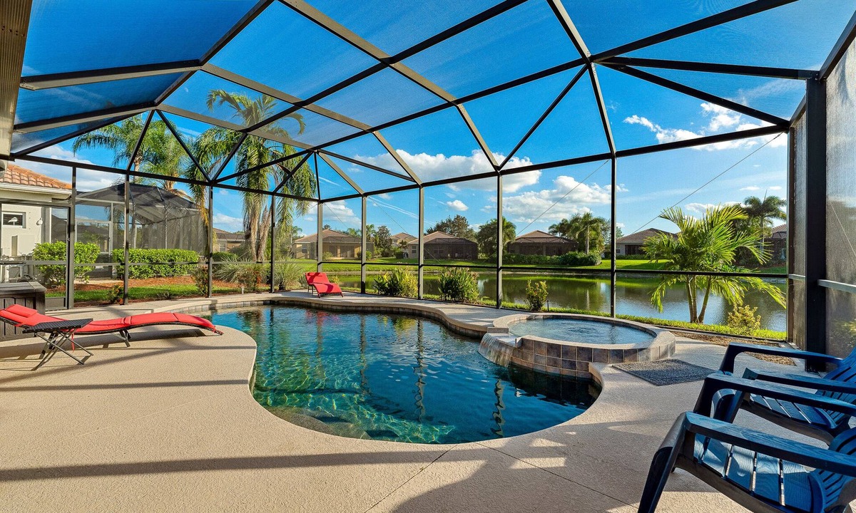 Braden River House | Water view golf resort 3B pool house near shops 30 mins to beach pet ok