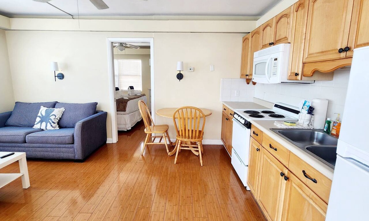 Bay Esplanade Apartment | Waterfront 1 Bedroom Retreat w/Stunning Views 5-Min Walk to Clearwater Beach