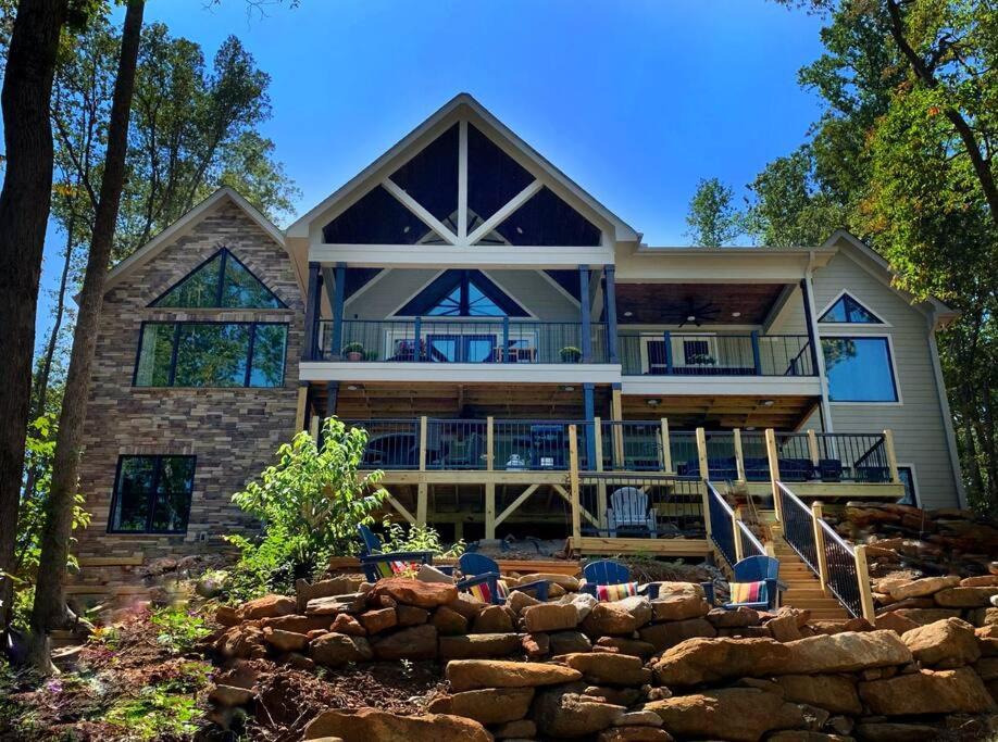 Six Mile House | Waterfront 5BD/5BA Dock & 9P-Hottub