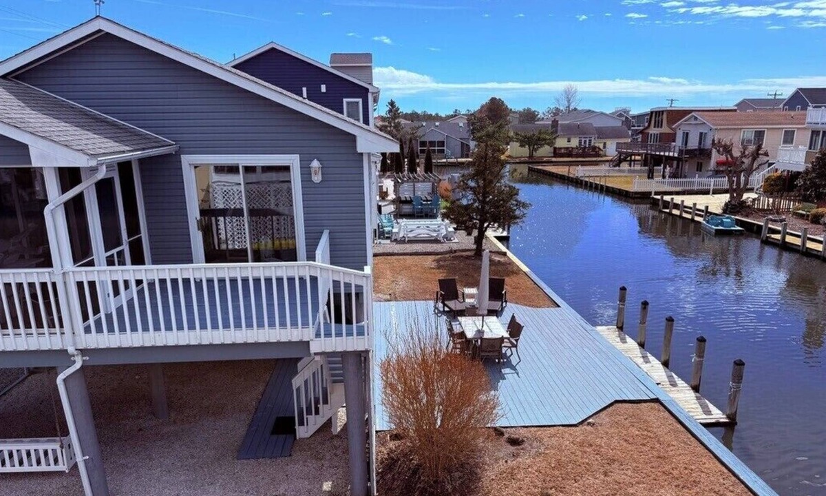 South Bethany House | Waterfront, Dock, Deck, Walk to the Beach, bring your kayaks/boat!