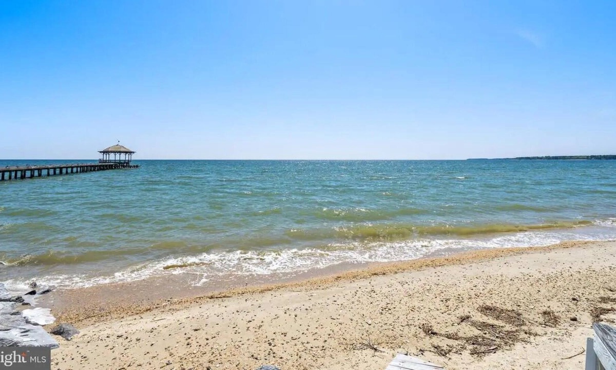Valley Lee House | Waterfront getaway with private beach!