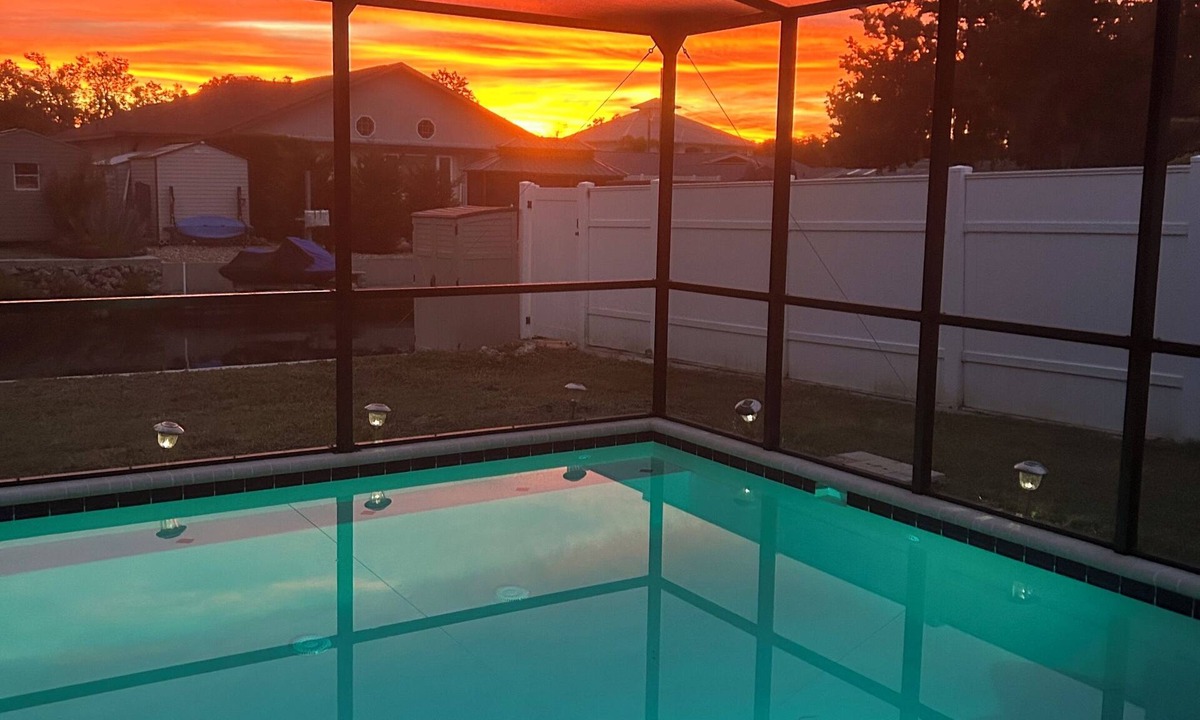 Crystal River House | Waterfront Home! Heated Pool. 3bed 2bth. READY FOR A 5⭐️ STAY?