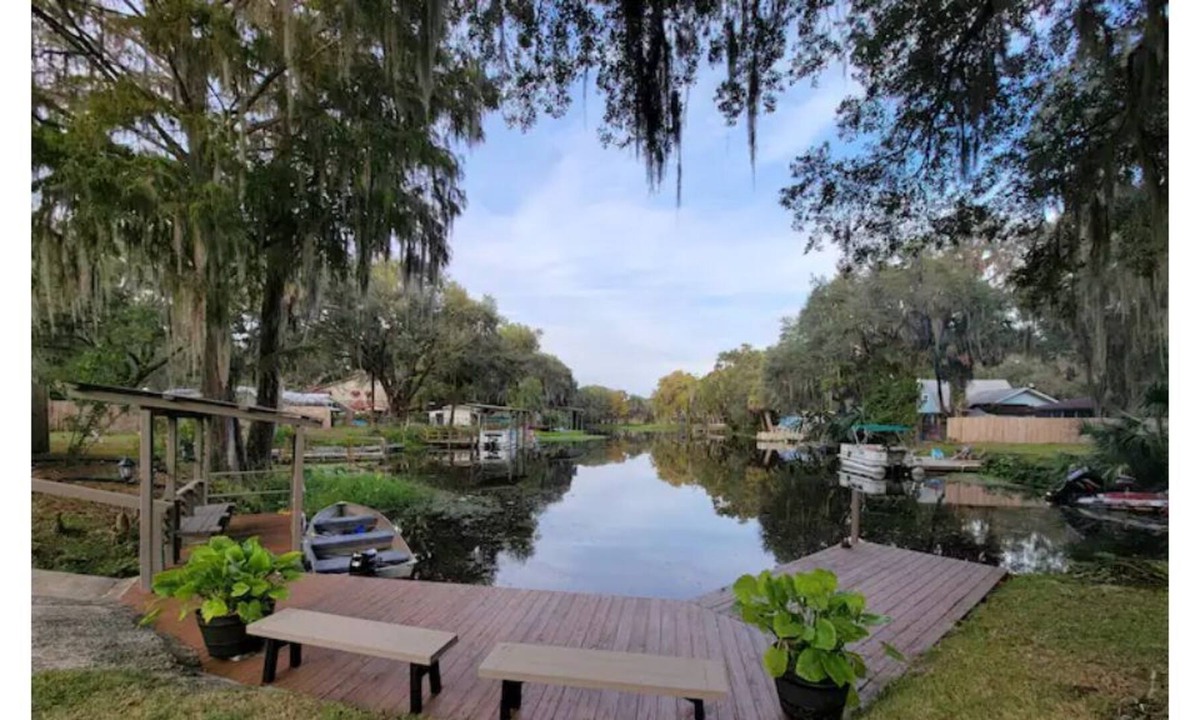 Fellowship Cottage | Waterfront home on a peaceful cove - Lake Rousseau