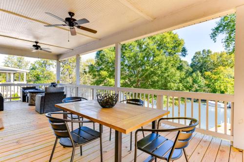 Hickory House | Waterfront Lake Hickory Retreat w/Private Dock!