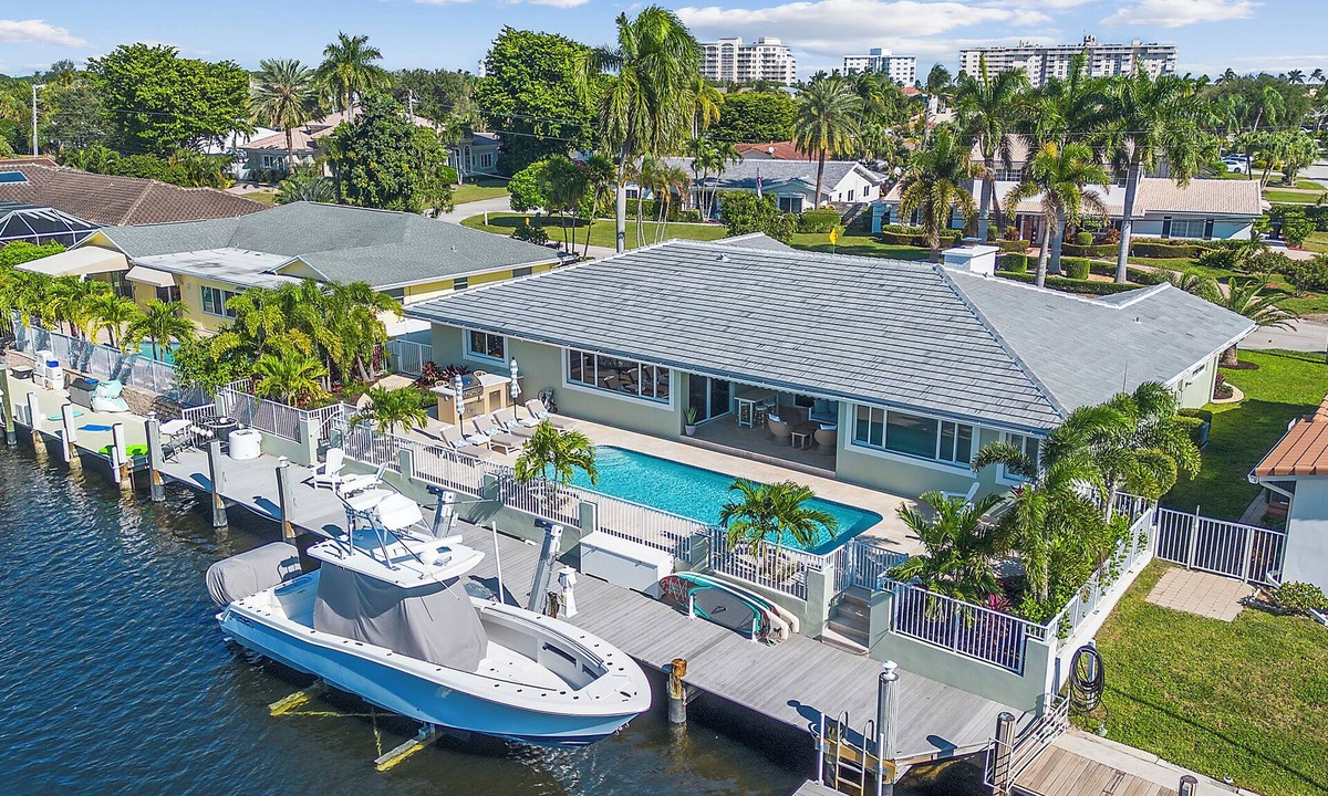 Lighthouse Point House | Waterfront Lux 4BR! New Reno with Heated Pool + Outdoor Kitchen