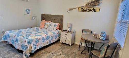 Madeira Beach Apartment | Wave Resort, Studio A2, Beach steps away!Pool+WiFi