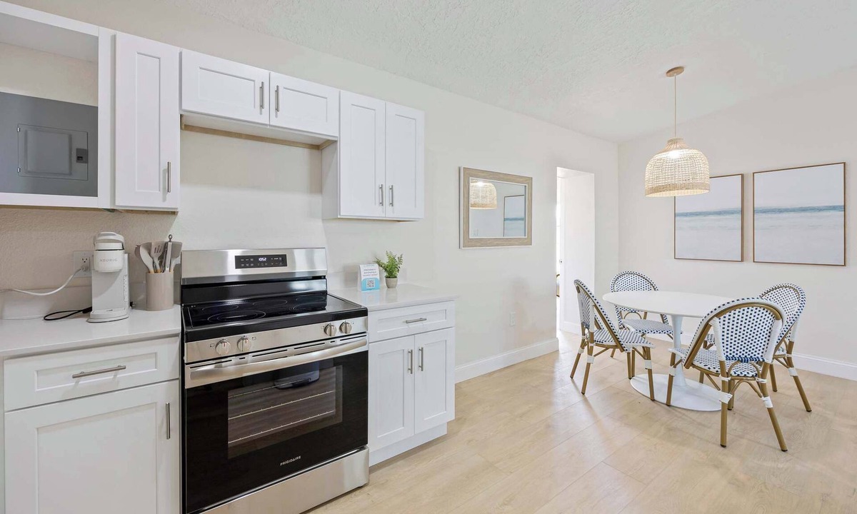 Parsuns To Cocoa Beach House | Welcome to The Drift – Your Laid-Back Beach Escape in Cocoa Beach! 2/1