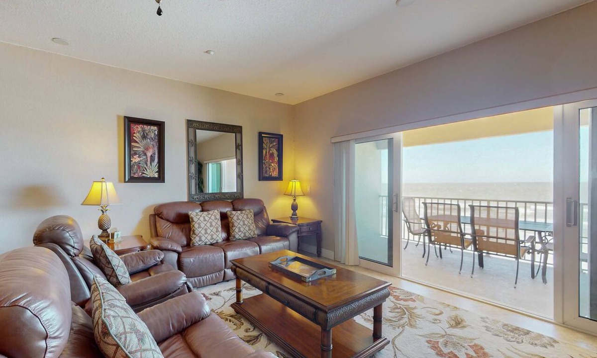 Independence Square Condo | Welcoming Gulf front condo with pool and hot tub direct beach access