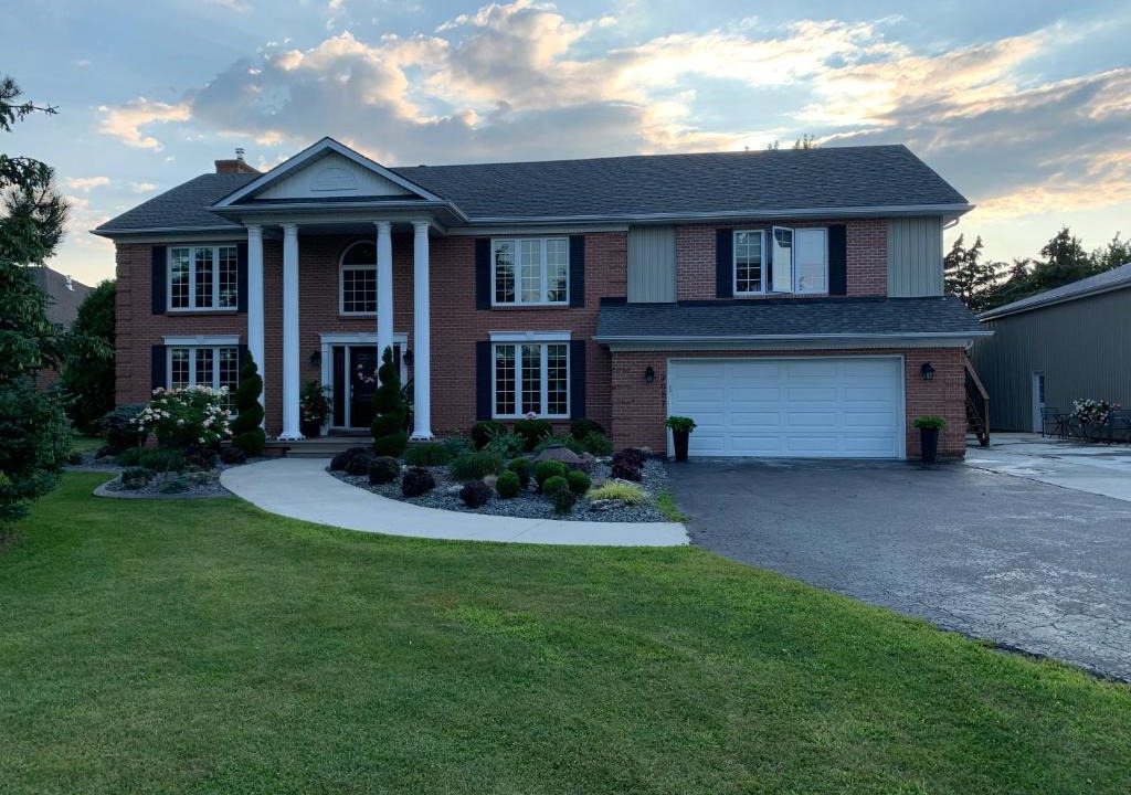 Woodslee House | Woodslee Bed and Breakfast