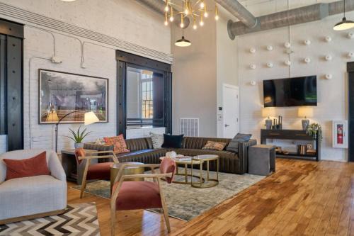 Clayton Apartment | Workers Paradise Steps from DT Clayton