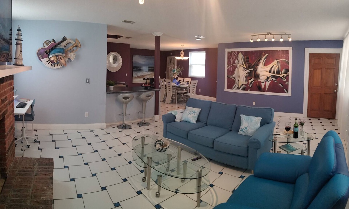 Kahnway Heights House | Wow! Across the street from the beach. Right on Atlantic Ave.