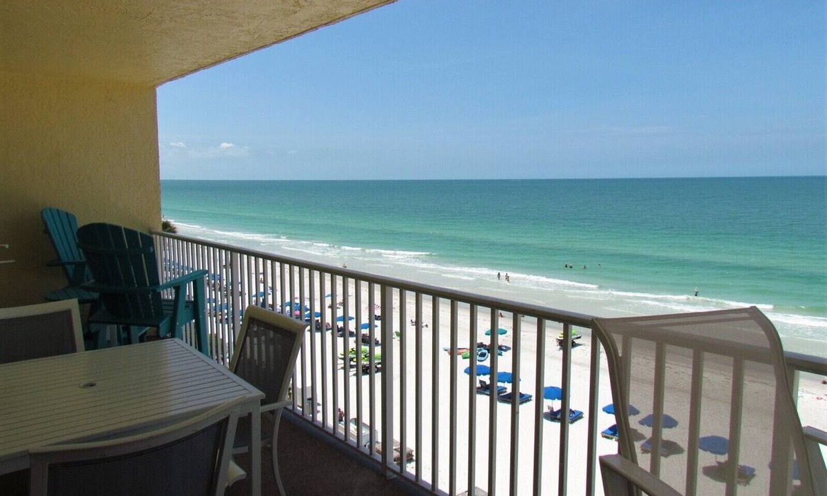 North Redington Beach Condo | XL Family Sized Beachfront on Redington Beach! Huge Pool and Hot Tub!