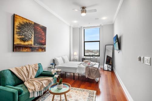 Olde Kensington Apartment | XL Studio - Modern Studio with Rooftop Pool