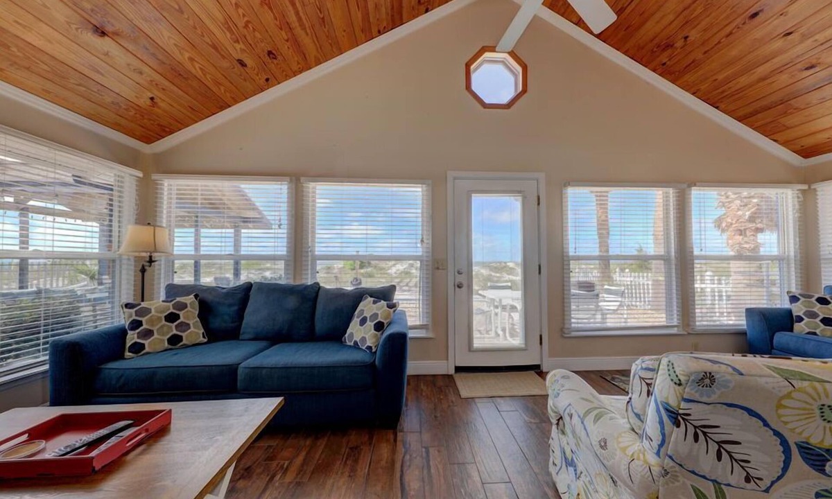 Indian Rocks Beach Cottage | Yachtsman Cottage – Beachfront Charm, Gulf Views, Heated Pool & Walkable Dining