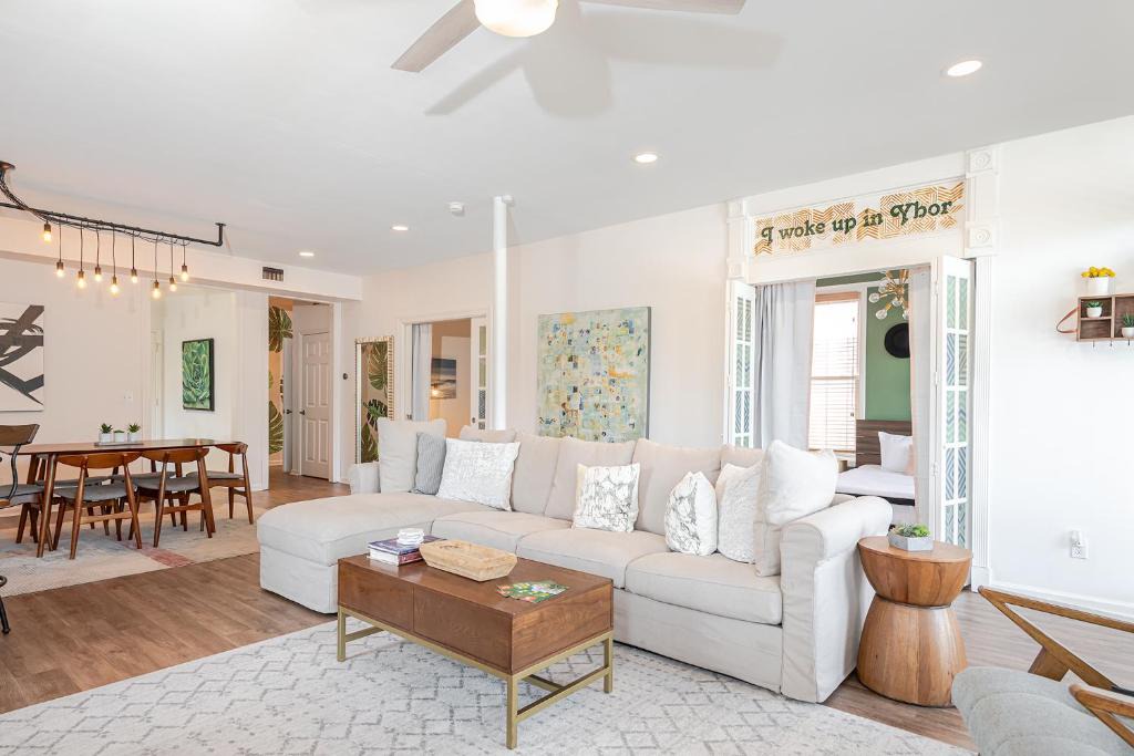 Historic Ybor Apartment | Ybor City Gem I Steps to 7th Ave I Sleeps 6