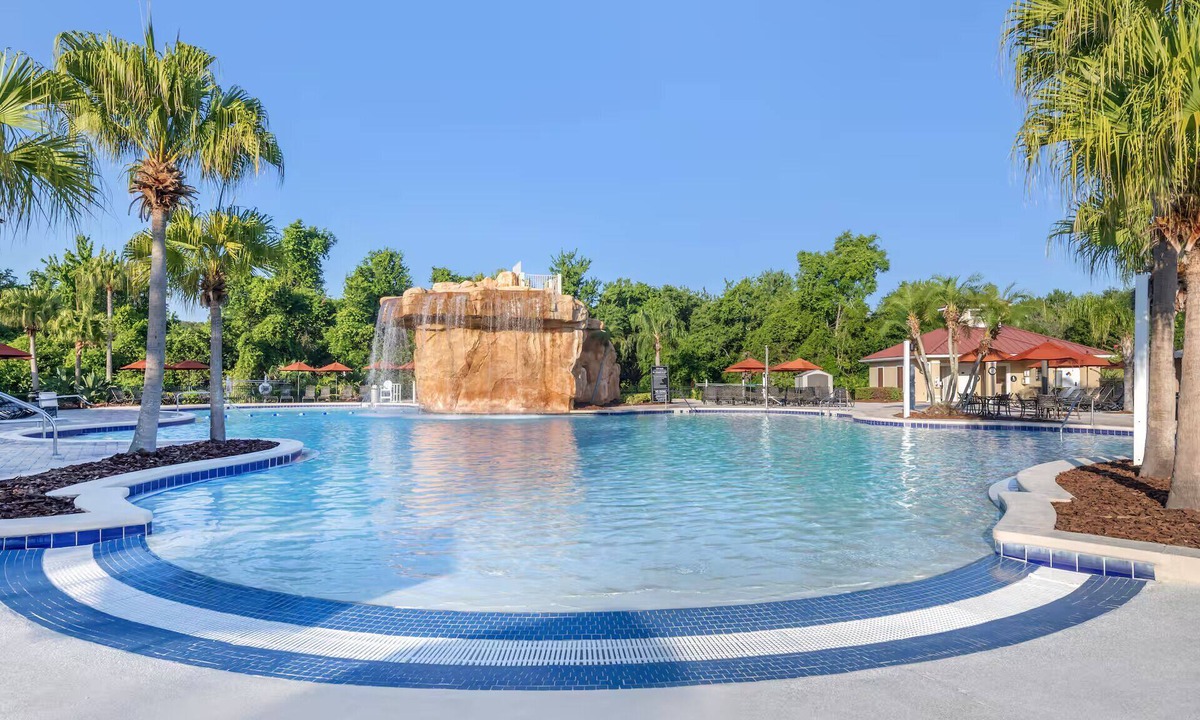 West Kissimmee Hotel | You Just Found Your Next Favorite Stay! 2 Units with Kitchen, Outdoor Pool!