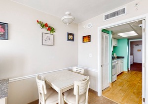 12th-floor oceanfront condo with hot tubs, pools, beach views, balcony & gym