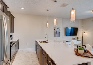 8953 CC - 4BR Townhome with Sparkling Pool