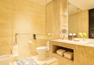 Perfect Staycation! Enjoy Our Suite w/Sleep System Adjustable Comfort Beds