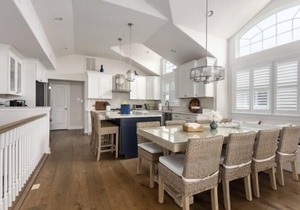 Southend Larger Townhouse with Linens Provided