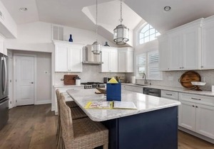 Southend Larger Townhouse with Linens Provided