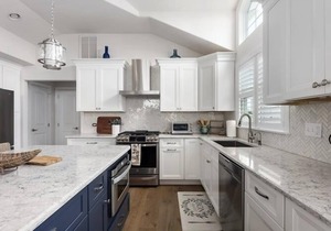 Southend Larger Townhouse with Linens Provided