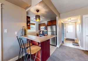 Spacious End Unit Condo w/Board Games, Free WiFi, Patio - near Downtown