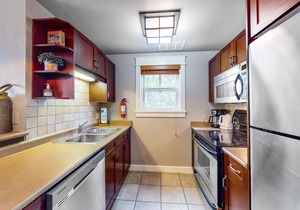 Spacious End Unit Condo w/Board Games, Free WiFi, Patio - near Downtown