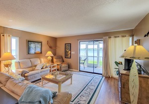 St. Johns River Condo w/2BR, Fish 30' From Patio