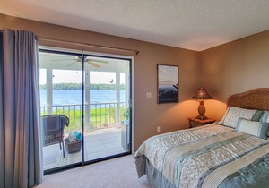 St. Johns River Condo w/2BR, Fish 30' From Patio