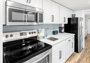 Stunning 14th-floor oceanfront condo with beach views, hot tubs & pools