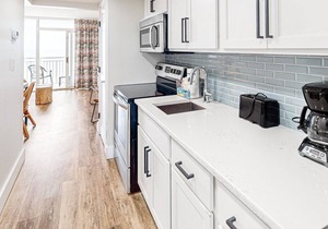 Stunning 14th-floor oceanfront condo with beach views, hot tubs & pools