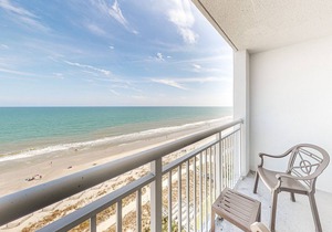 Stunning 14th-floor oceanfront condo with beach views, hot tubs & pools