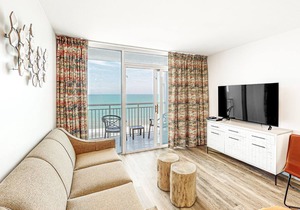 Stunning 14th-floor oceanfront condo with beach views, hot tubs & pools