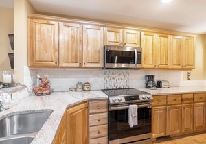 Timbers I-1- Mtn Condo, Gated Resort, Indoor/Outdoor Pools & Hot Tub, Two Levels