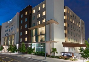 Vacation Getaway! Near Airport, Shuttle, Kitchen, Breakfast