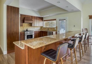 Westhampton paradise with heated pool -perfect summer rental