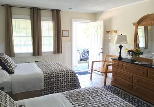Westhampton Seabreeze Motel