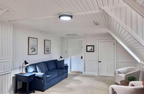 Ocracoke Bed & Breakfast | 07-Founders Suite at The Castle Inn