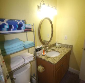 Gulf Gate Estates Apartment | 1/1 bed&bath condos 5 min drive to Siesta