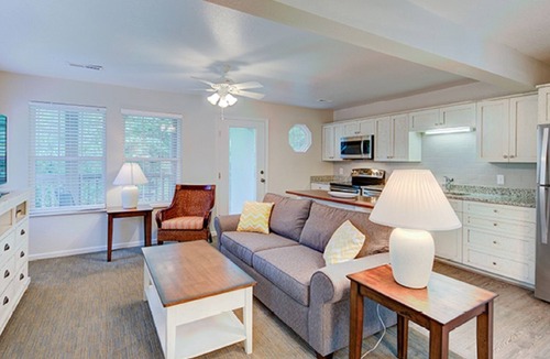 Sea Scape Condo | 1 BDRM~ BEACHWOODS RESORT~ INDOOR/OUTDOOR POOLS~WATERPARK~LAKE~TRAILS~700 ACRES