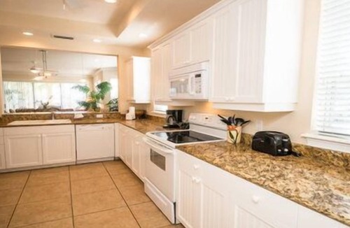 Bradenton Beach Hotel | 1 Bedroom, 1 Bathroom Deluxe Partial Bay View.NO PETS